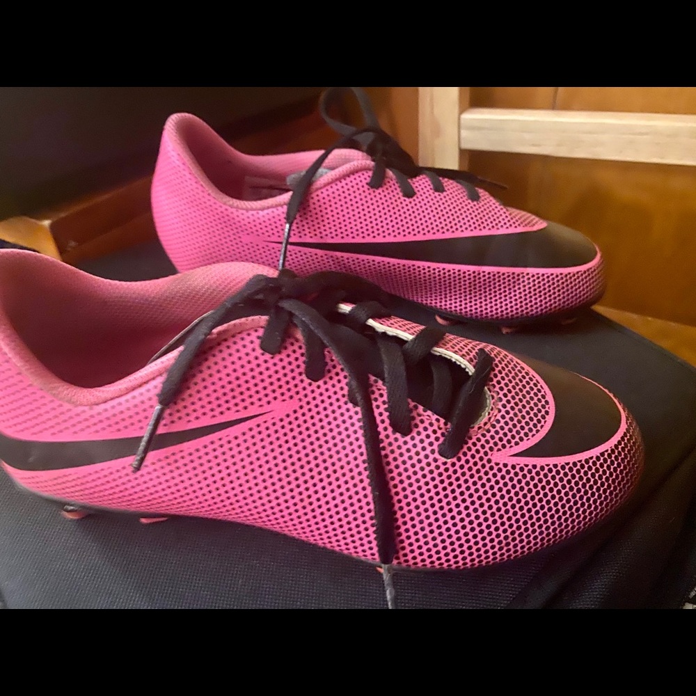 Nike soccer cleats— 3.5 Y